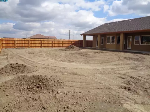 636 E Adobe Dr, Hanford, CA 93230 photo 9
