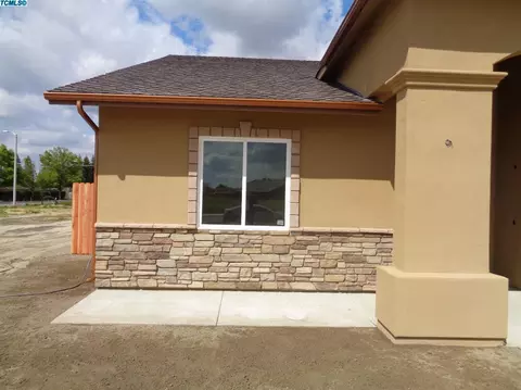 636 E Adobe Dr, Hanford, CA 93230 photo 5