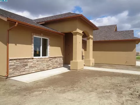 636 E Adobe Dr, Hanford, CA 93230 photo 4