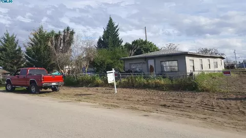 207 E Beacon Ave, Tulare, CA 93274 photo 1