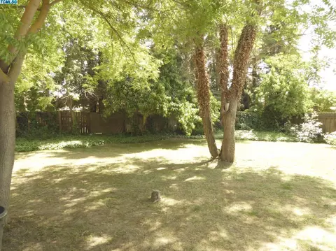 1937 E Paradise Ave, Visalia, CA 93292 photo 32