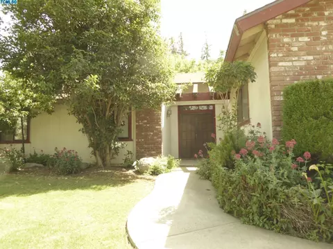 1937 E Paradise Ave, Visalia, CA 93292 photo 3