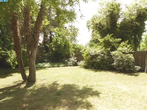 1937 E Paradise Ave, Visalia, CA 93292 photo 33