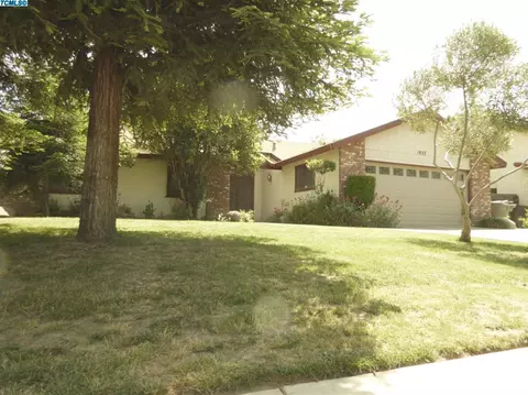 1937 E Paradise Ave, Visalia, CA 93292 photo 1