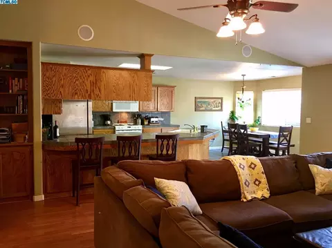 2338 E Beech Ct, Visalia, CA 93292 photo 10
