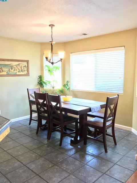 2338 E Beech Ct, Visalia, CA 93292 photo 12
