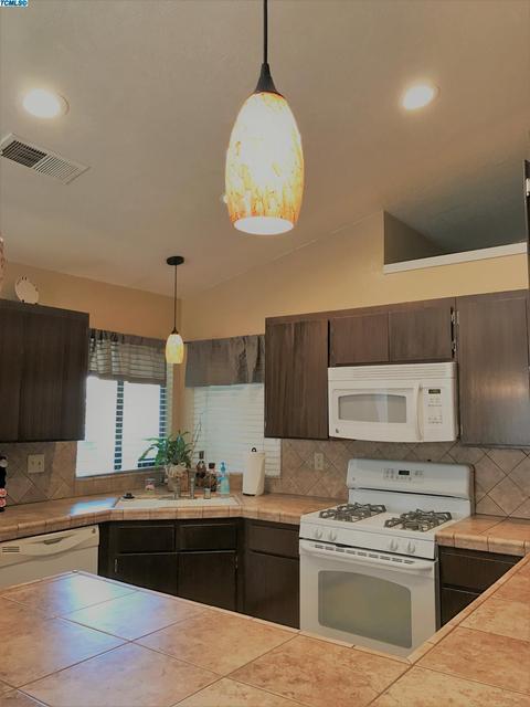 1215 E Fairview Ave, Tulare, CA 93274 photo 16