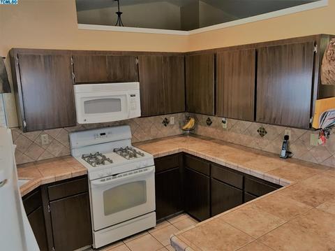 1215 E Fairview Ave, Tulare, CA 93274 photo 15
