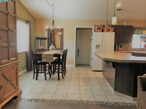 1215 E Fairview Ave, Tulare, CA 93274 photo 11