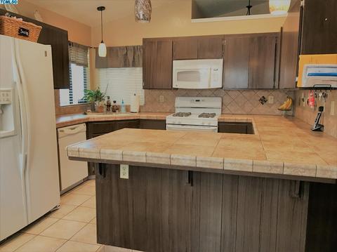 1215 E Fairview Ave, Tulare, CA 93274 photo 13