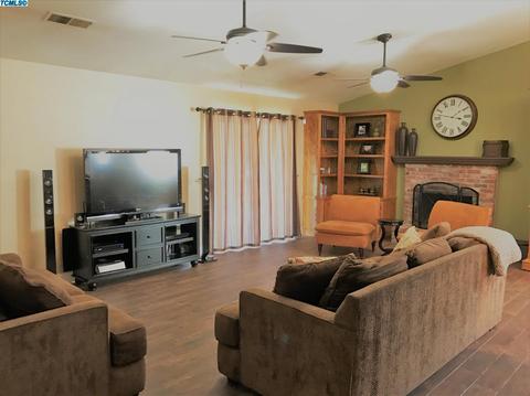 1215 E Fairview Ave, Tulare, CA 93274 photo 7