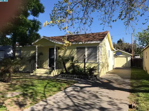 868 E Academy Ave, Tulare, CA 93274 photo 1