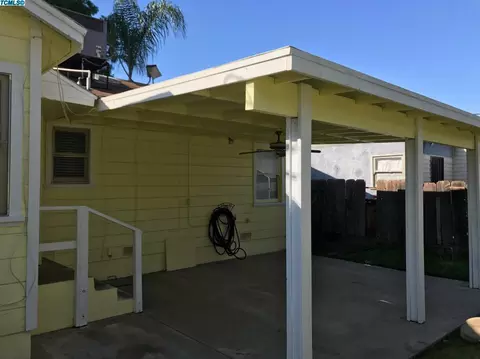 868 E Academy Ave, Tulare, CA 93274 photo 4