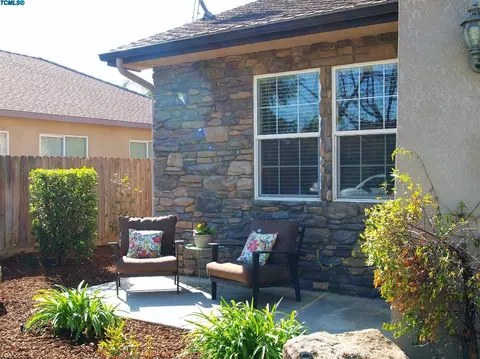 766 Davis Ave, Exeter, CA 93221 photo 2