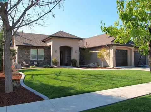 766 Davis Ave, Exeter, CA 93221 photo 1