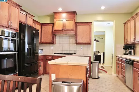 1712 Firestone Dr, Tulare, CA 93274 photo 7