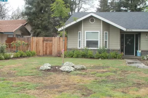 1236 S Maple Ct, Visalia, CA 93292 photo 2