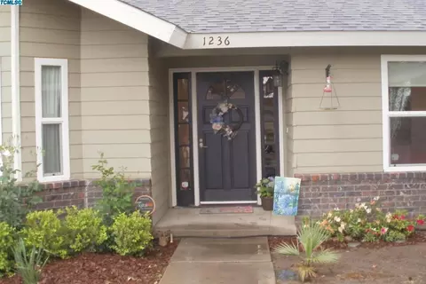 1236 S Maple Ct, Visalia, CA 93292 photo 5