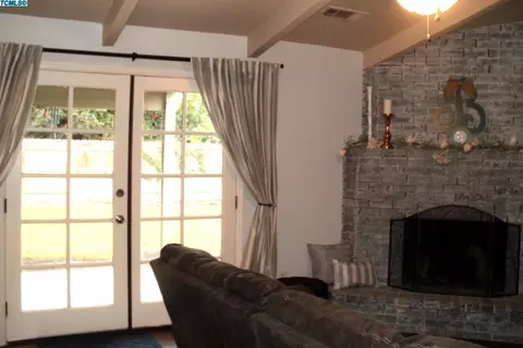 1236 S Maple Ct, Visalia, CA 93292 photo 17