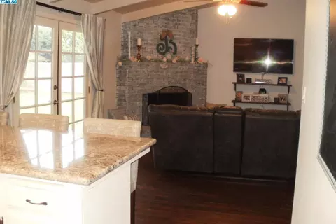 1236 S Maple Ct, Visalia, CA 93292 photo 9
