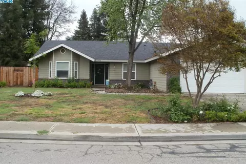 1236 S Maple Ct, Visalia, CA 93292 photo 1