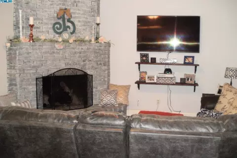 1236 S Maple Ct, Visalia, CA 93292 photo 8