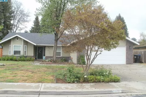 1236 S Maple Ct, Visalia, CA 93292 photo 4