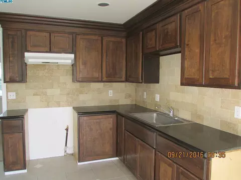 440 E Nebraska Ave, Dinuba, CA 93618 photo 2