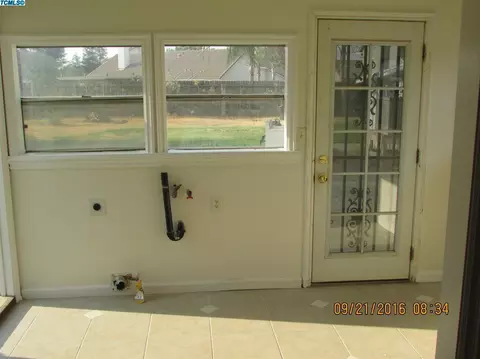 440 E Nebraska Ave, Dinuba, CA 93618 photo 5