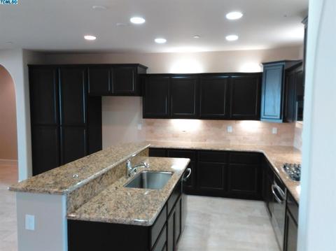 570 Ocean, Tulare, CA 93274 photo 5