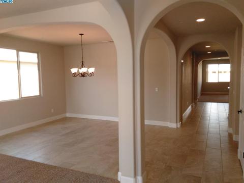 570 Ocean, Tulare, CA 93274 photo 2