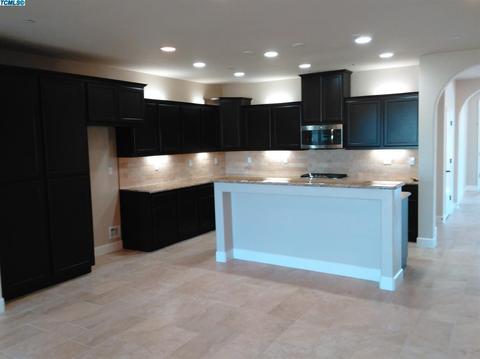 570 Ocean, Tulare, CA 93274 photo 4