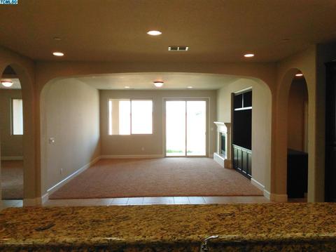 570 Ocean, Tulare, CA 93274 photo 3