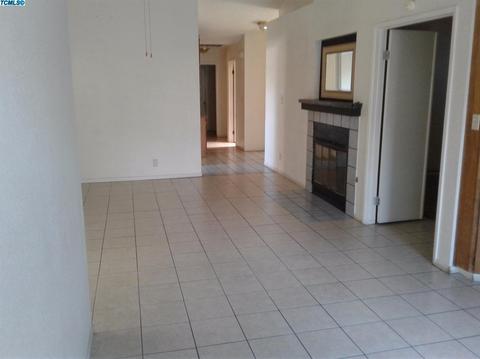 2337 E Parker Ct, Visalia, CA 93292 photo 4