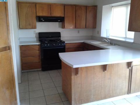 2337 E Parker Ct, Visalia, CA 93292 photo 2