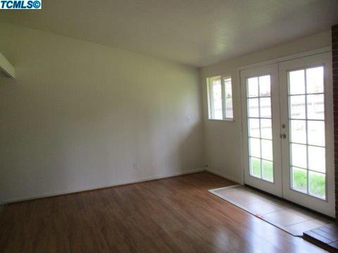 908 E Myrtle St, Hanford, CA 93230 photo 8