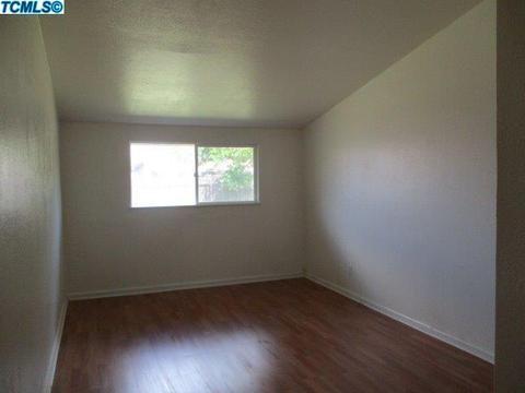 908 E Myrtle St, Hanford, CA 93230 photo 14