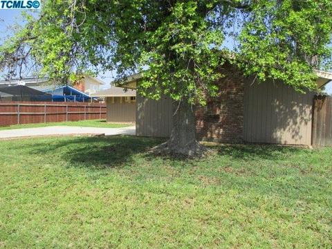 908 E Myrtle St, Hanford, CA 93230 photo 4