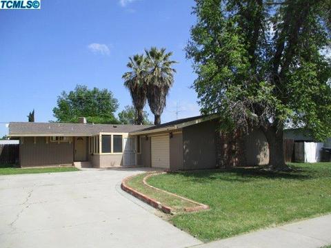 908 E Myrtle St, Hanford, CA 93230 photo 1