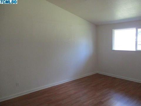 908 E Myrtle St, Hanford, CA 93230 photo 13