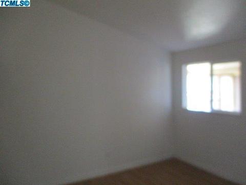 908 E Myrtle St, Hanford, CA 93230 photo 12