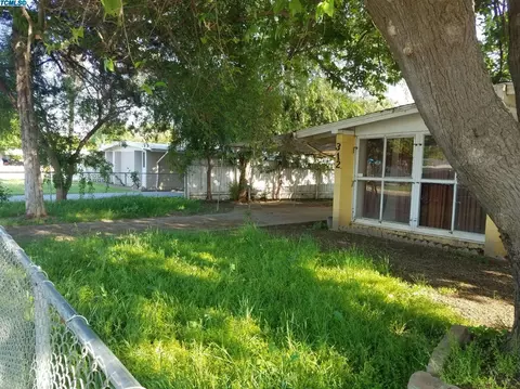 312 NW Peach St, Exeter, CA 93221 photo 3