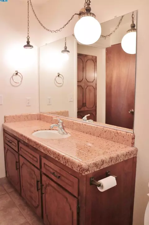 1305 E Chapman Ave, Tulare, CA 93274 photo 9