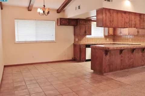 1305 E Chapman Ave, Tulare, CA 93274 photo 5