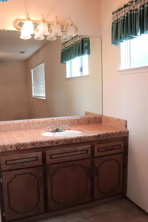 1305 E Chapman Ave, Tulare, CA 93274 photo 12