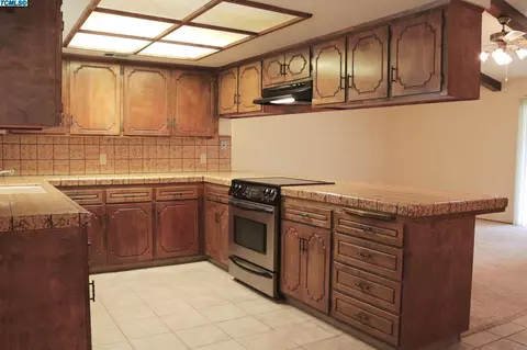1305 E Chapman Ave, Tulare, CA 93274 photo 7