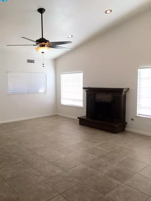 1295 E Richard Smith Ave, Tulare, CA 93274 photo 5