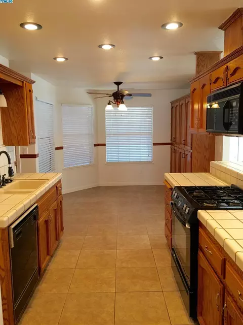 1295 E Richard Smith Ave, Tulare, CA 93274 photo 7