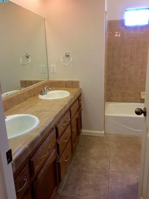 1295 E Richard Smith Ave, Tulare, CA 93274 photo 12