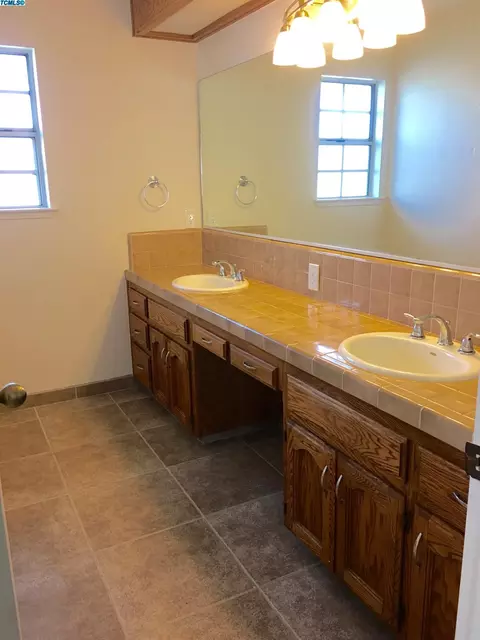 1295 E Richard Smith Ave, Tulare, CA 93274 photo 15